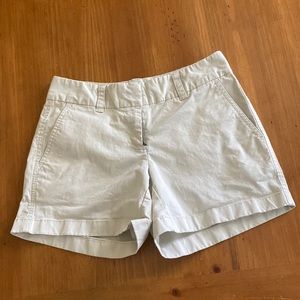 Women’s Vineyard Vines off white shorts, Size 00